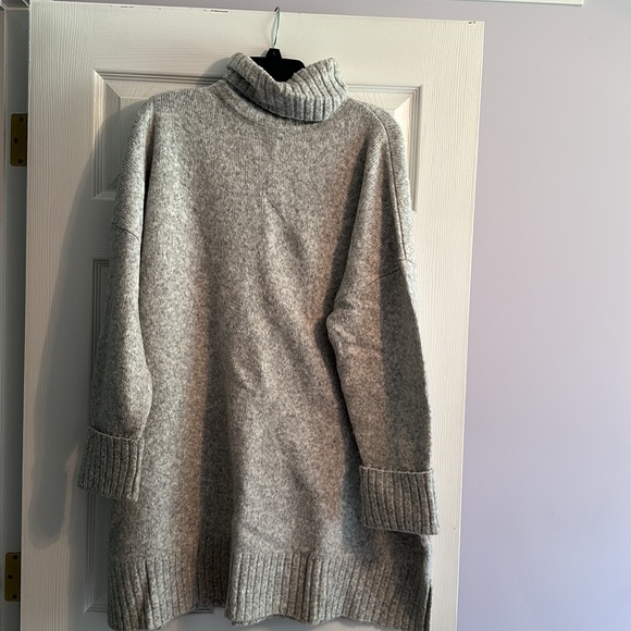 Six. Women’s assorted, sweaters size large\XL. - Picture 11 of 15